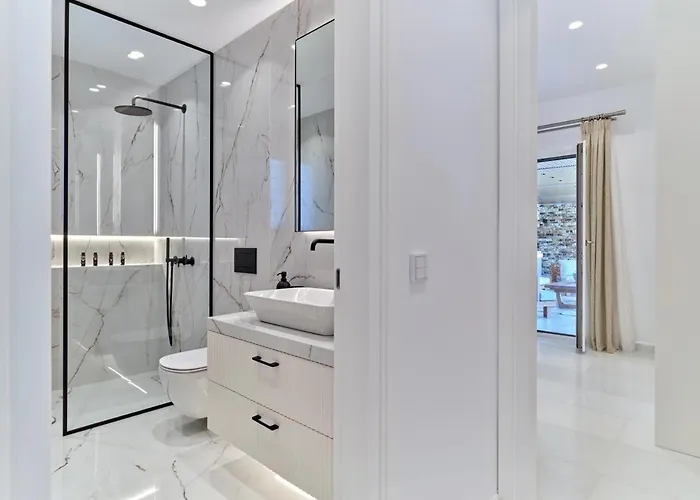 Raphael - Luxury And Serenity In Paros * Náusza