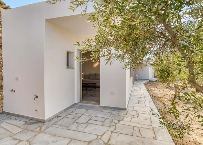 Raphael - Luxury And Serenity In Paros * Náusza