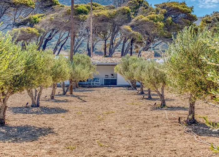 Raphael - Luxury And Serenity In Paros * Náusza